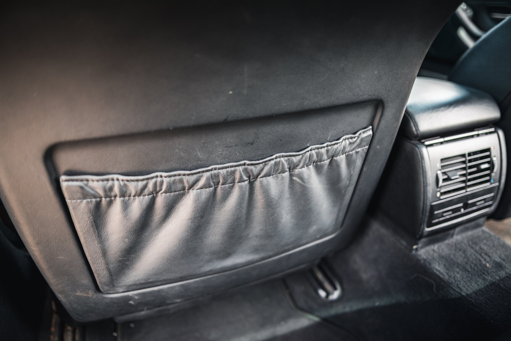 Interior image of 2000 BMW M5 E39