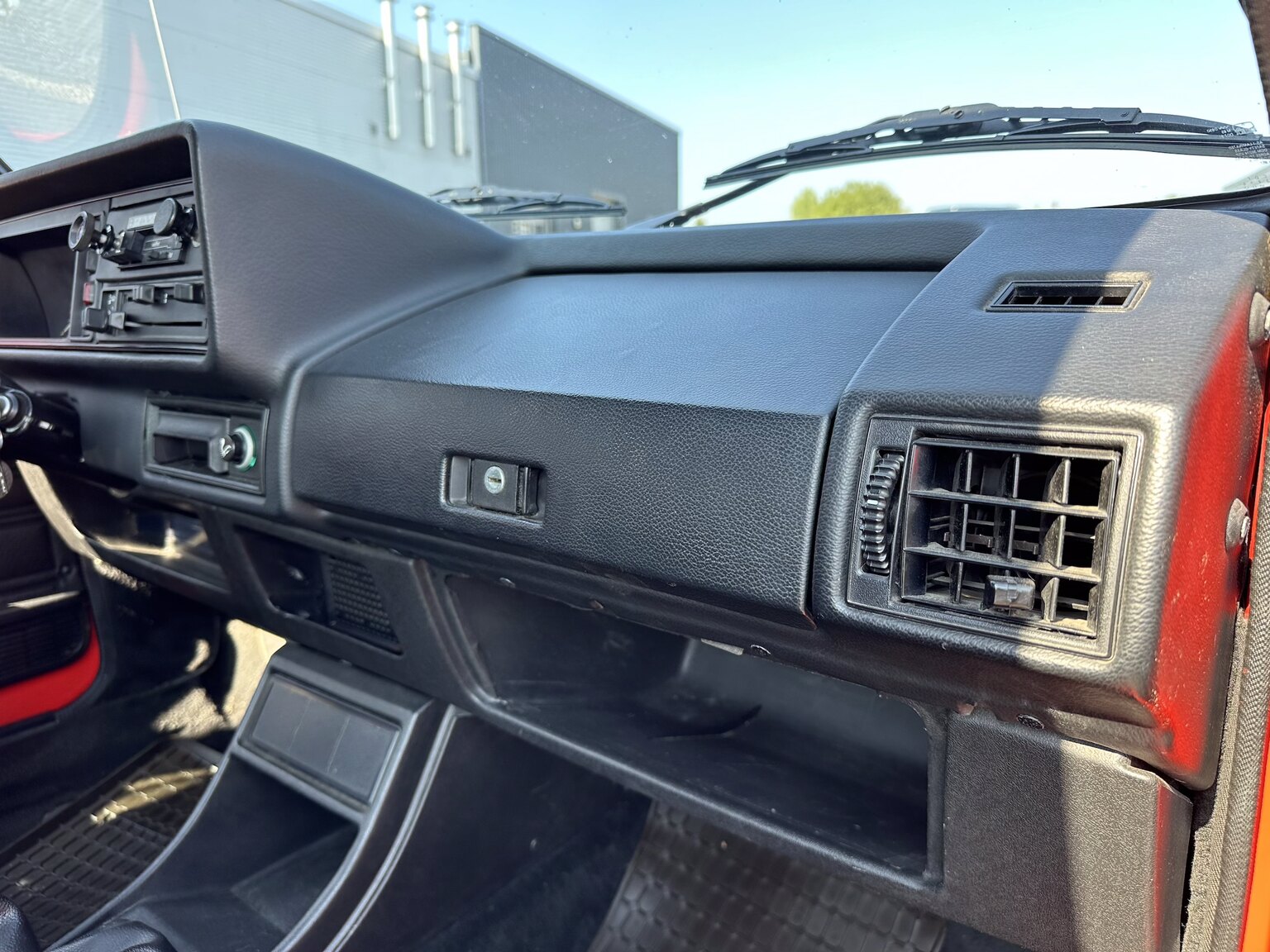 Innenraumfoto von 1984 Volkswagen Golf GTI