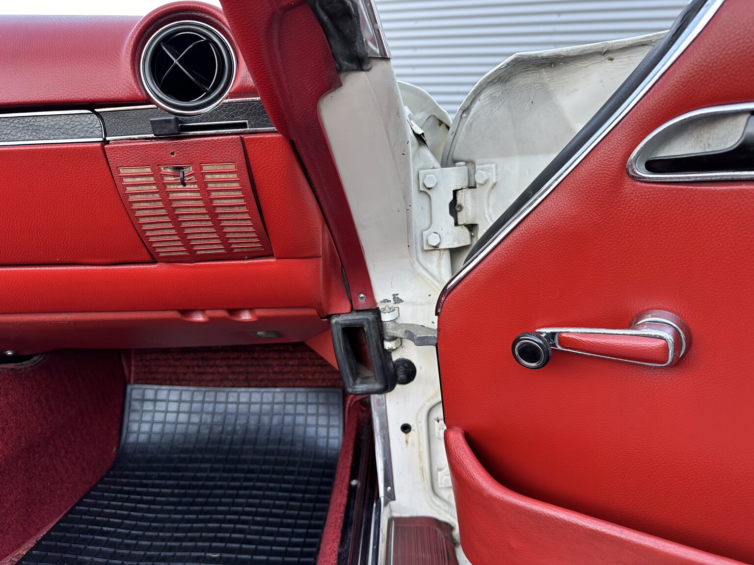 Innenraumfoto von 1972 Mercedes-Benz 350 SL