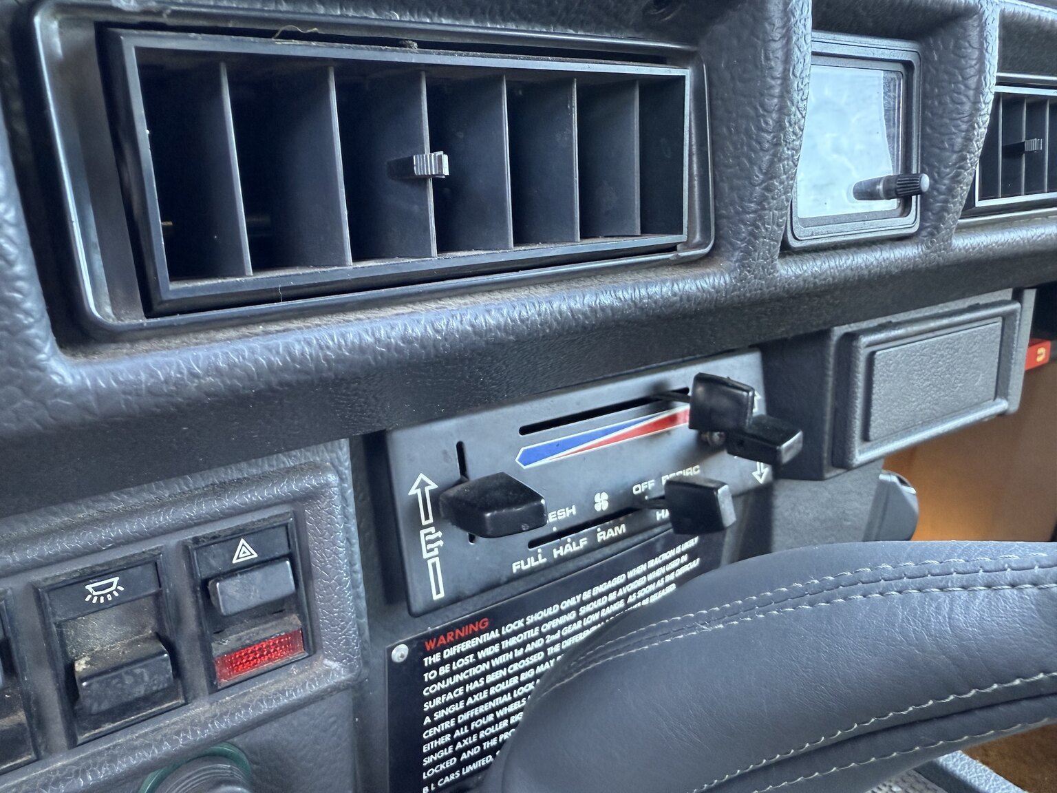 Interior image of 1985 Land Rover Range Rover 3.5 V8