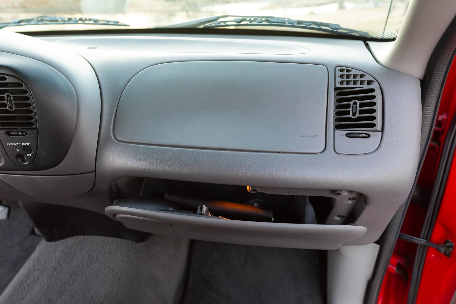 Interior image of 2000 FORD F-150 SVT Lightning
