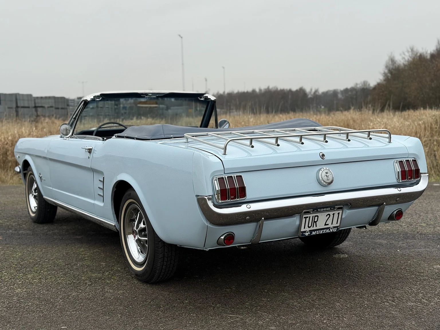 Exteriörbild på 1966 Ford Mustang Convertible 289 V8 (15)