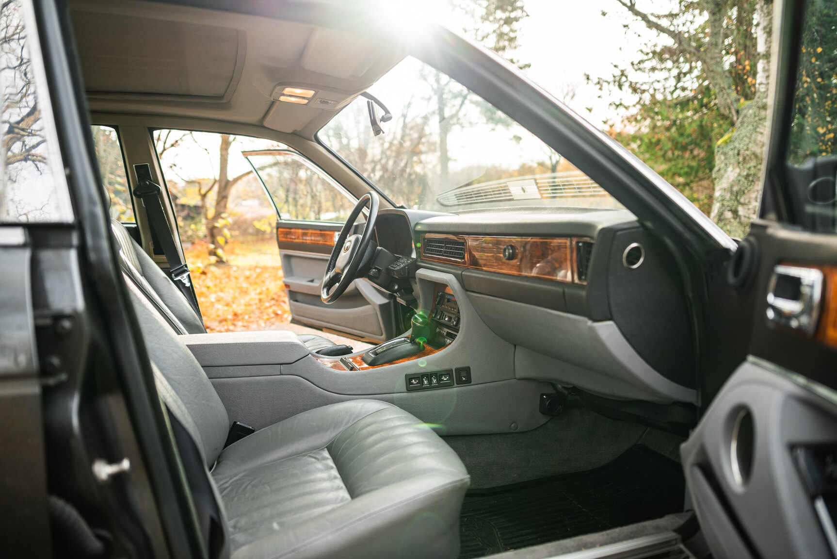 Innenraumfoto von 1988 Jaguar XJ Sovereign