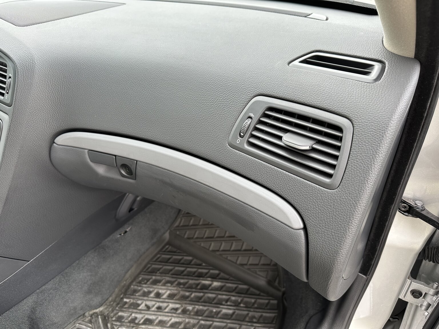 Interior image of 2008 Volvo V70 Classic