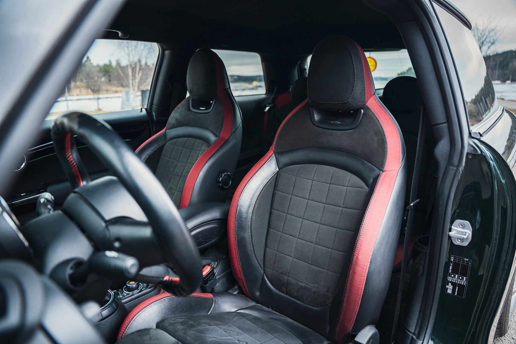 Innenraumfoto von 2017 Mini Cooper JCW