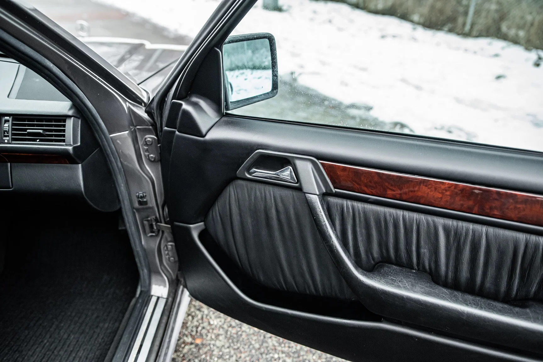 Interior image of 1993 Mercedes-Benz E 320 "AMG" (19)