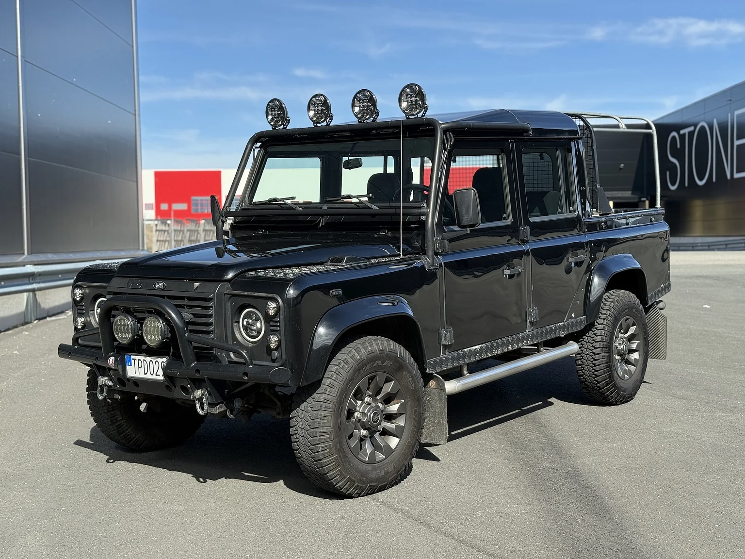 Aussenfoto 2000 Land Rover Defender 110 Tomb Raider (58)