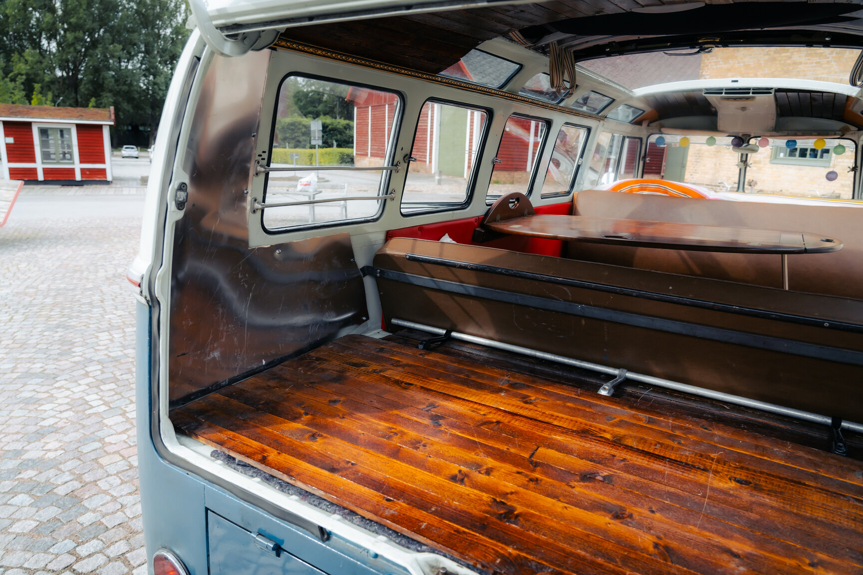 Interiörbild 1964 Volkswagen Kleinbus Transporter 1500 Deluxe “21-fönsters Samba”