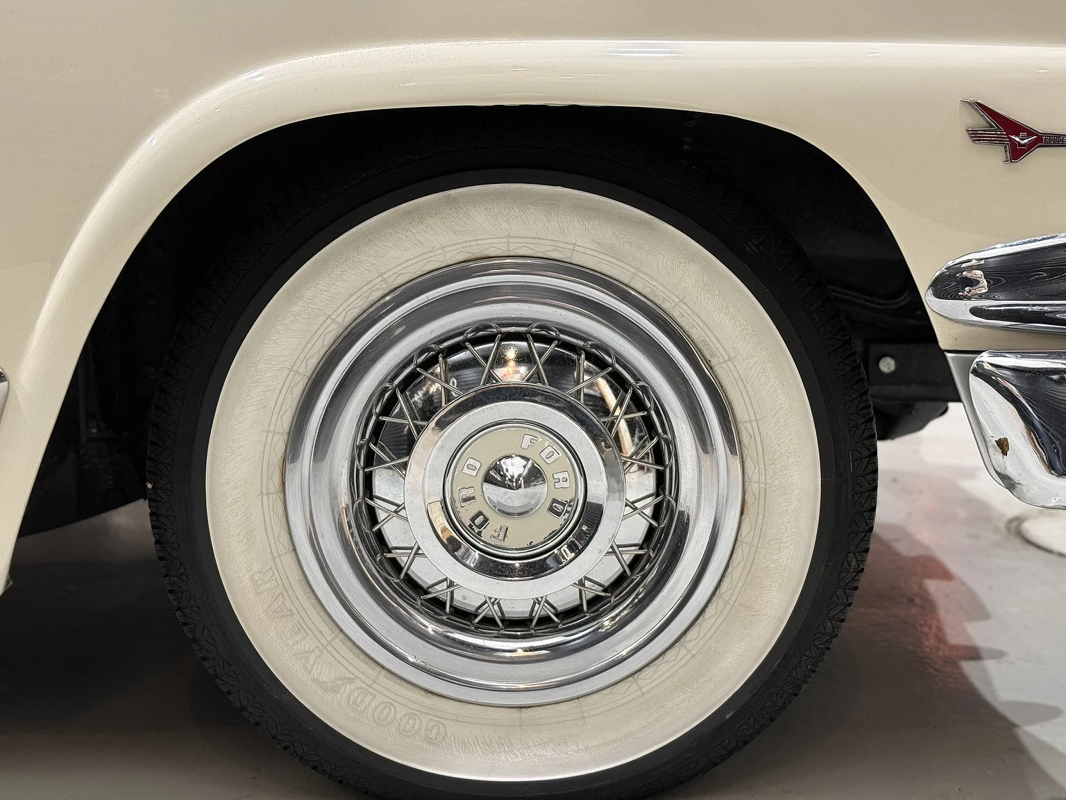 Aussenfoto 1956 Ford Fairlane Sunliner V8 5.1 (79)