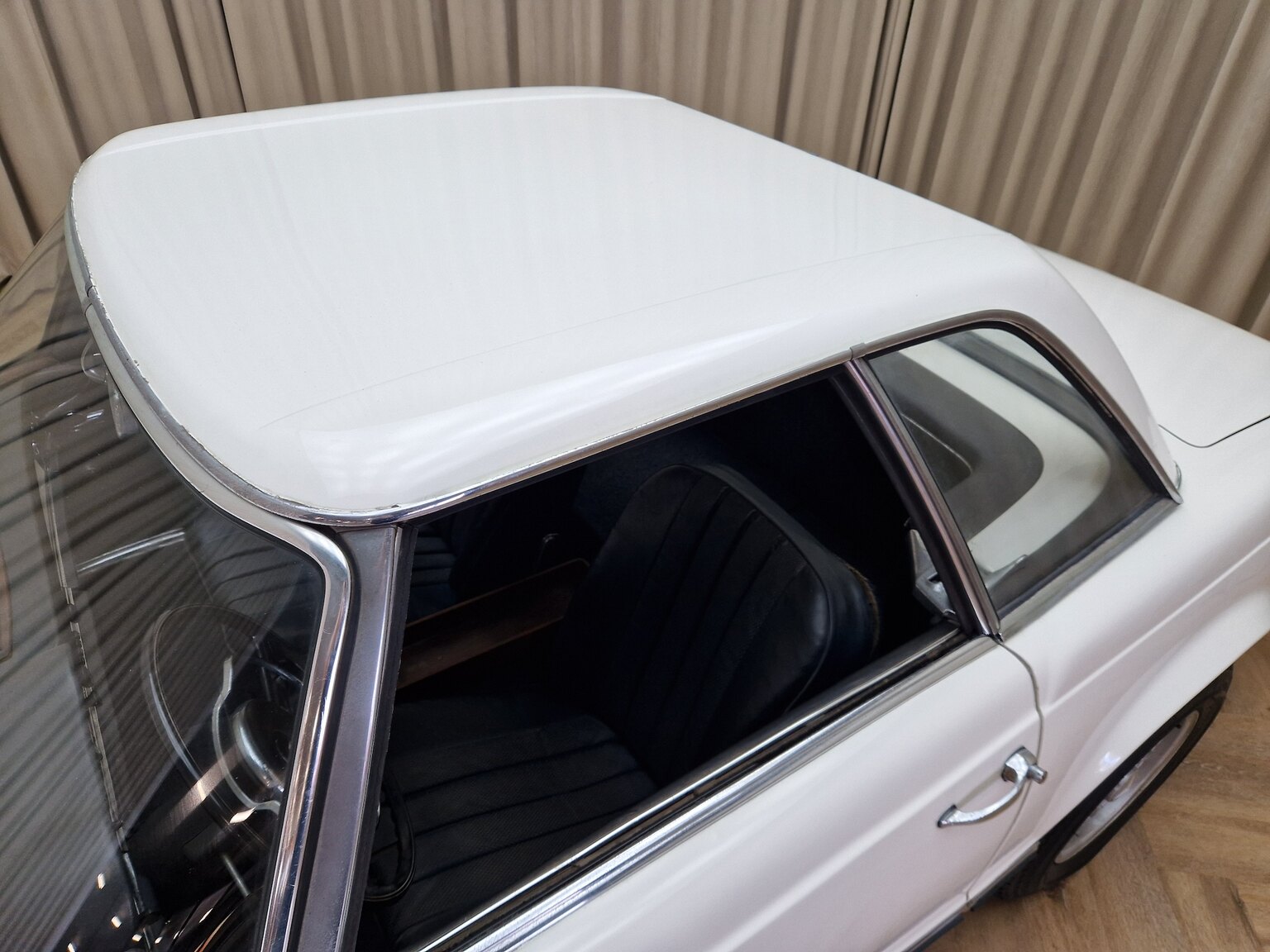 Exterior image of 1964 Mercedes-Benz 230SL Pagoda