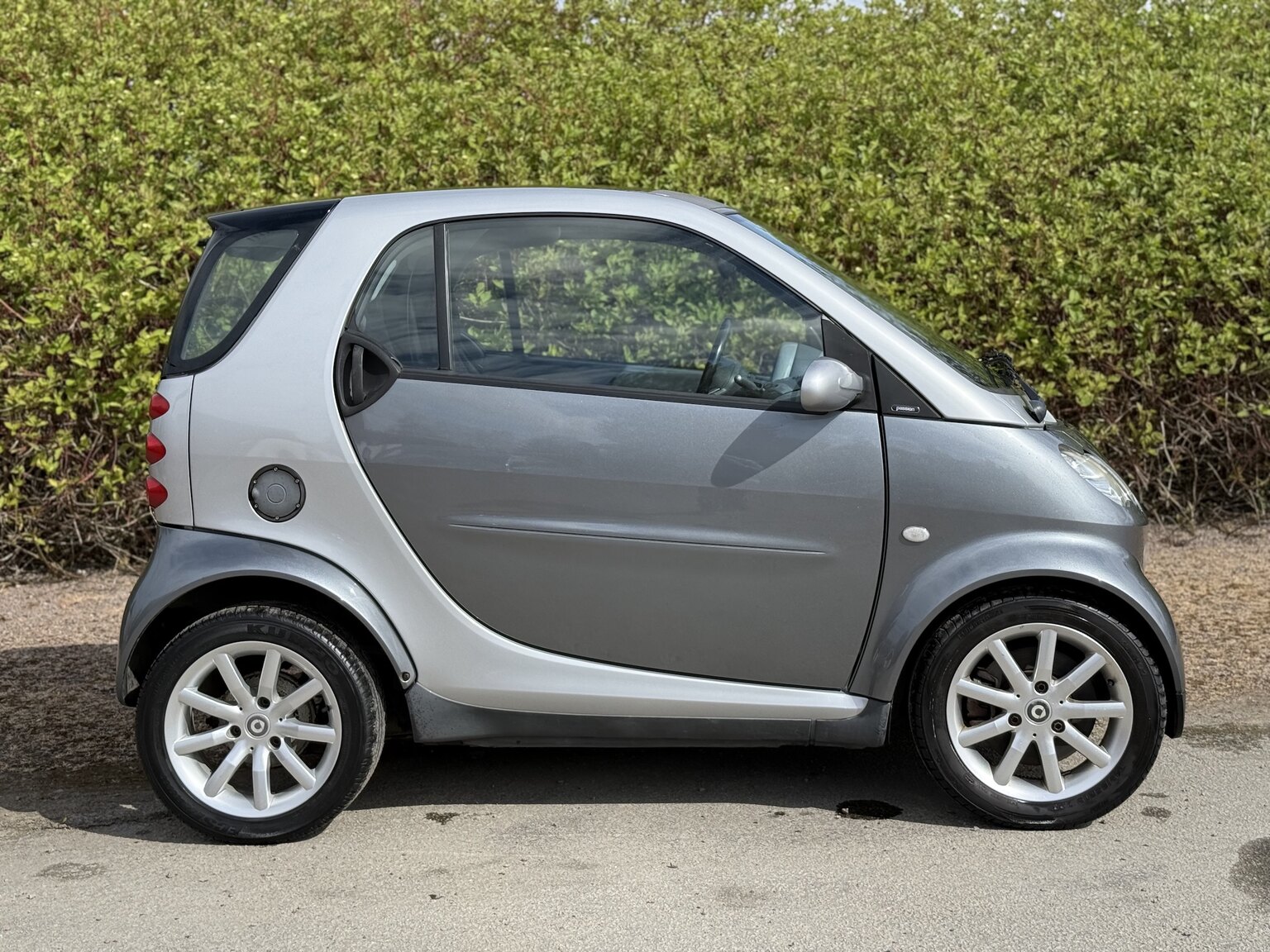Exterior image of 2005 Smart Fortwo 0.7