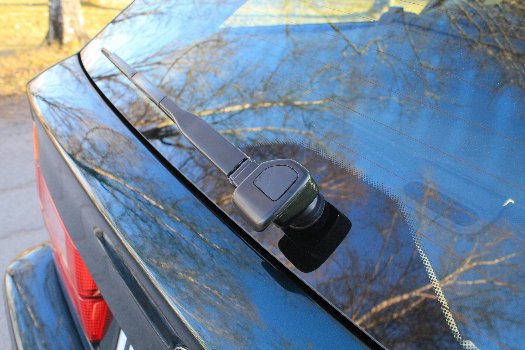Exterior image of 1996 BMW 520i Touring