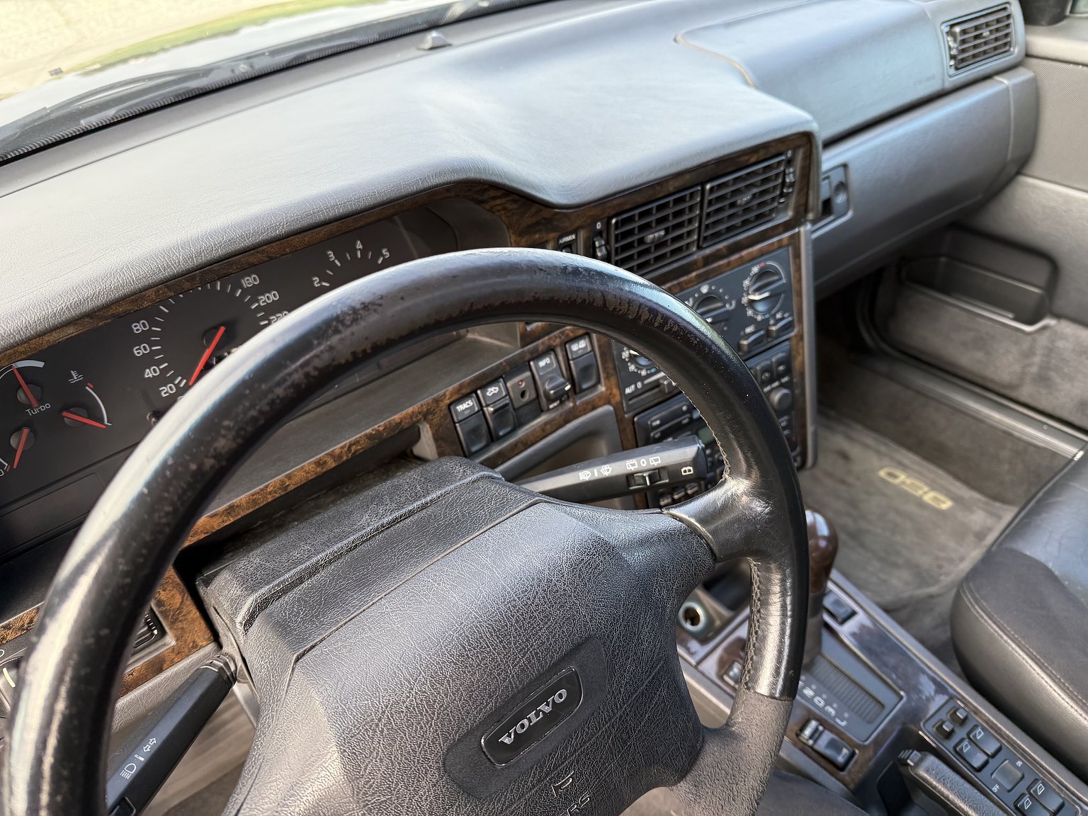 Interior image of 1995 VOLVO 855 T5R T-5R