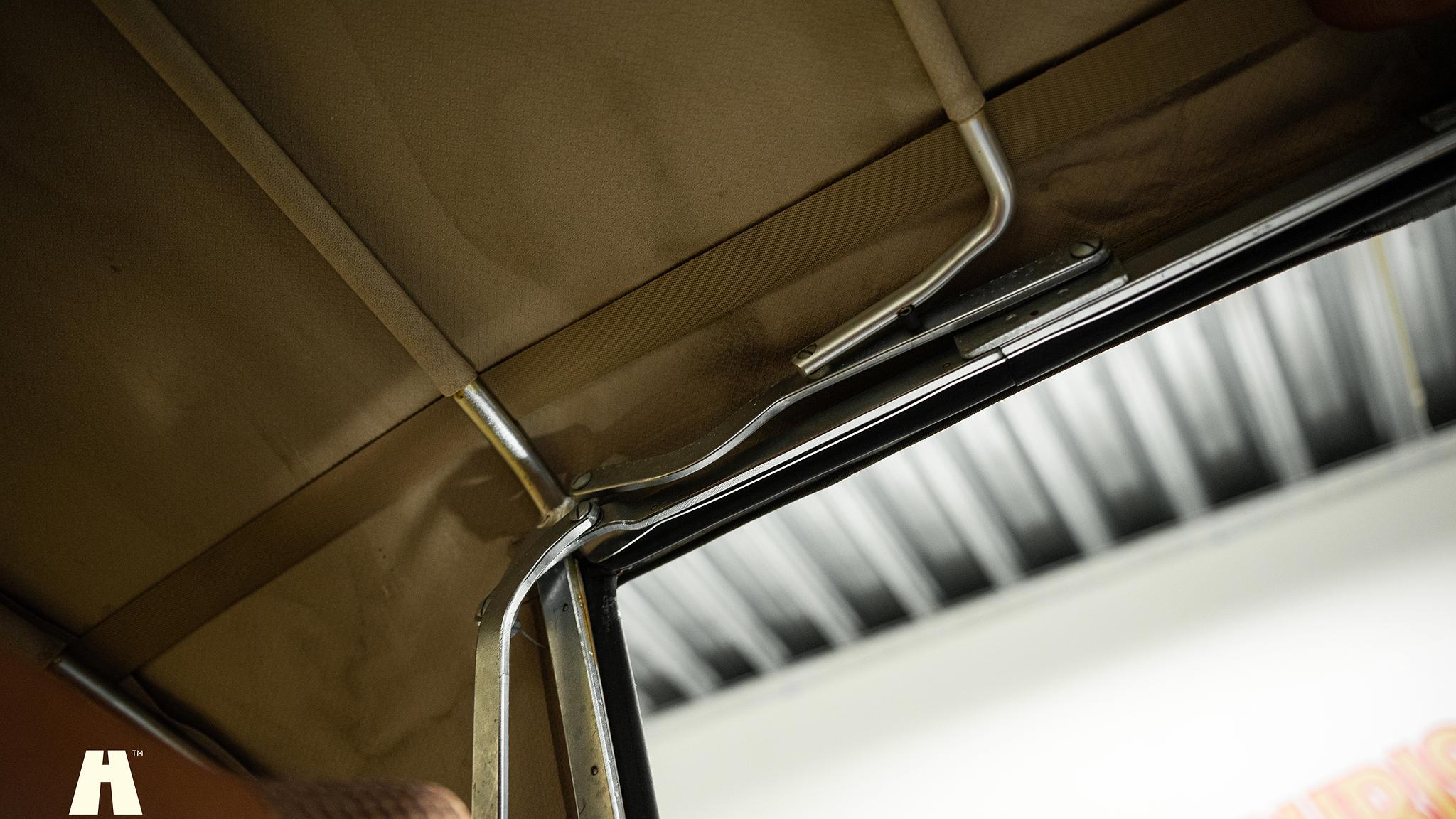 Interiörbild 1975 Mercedes SL 350