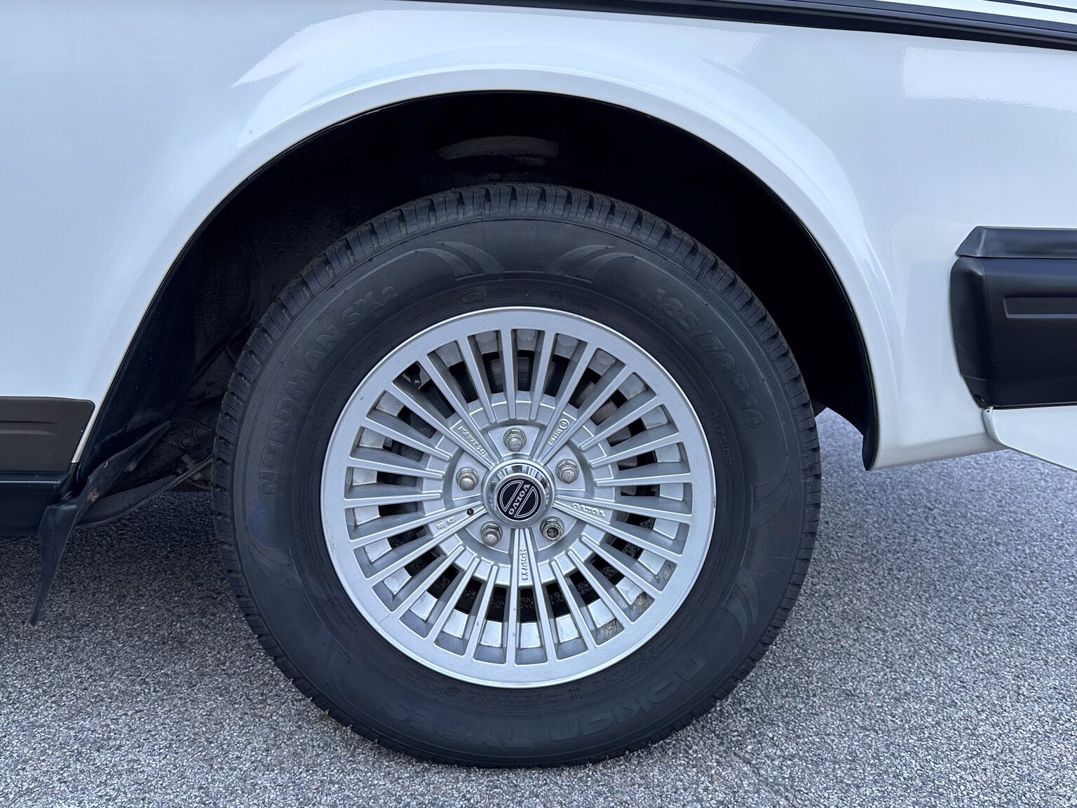 Exterior image of 1991 Volvo 240 GLT