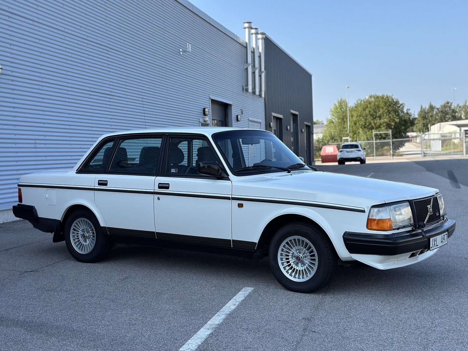 Exterior image of 1991 Volvo 240 GLT