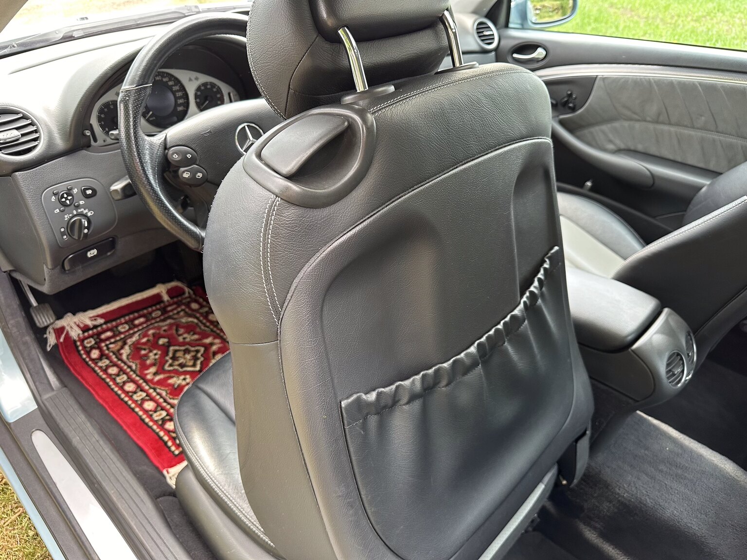 Innenraumfoto von 2003 Mercedes CLK 500