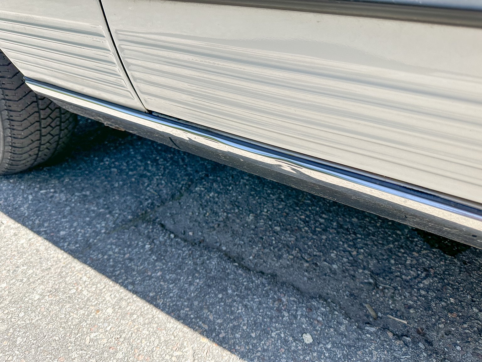 Exterior image of 1972 Mercedes-Benz 350 SL