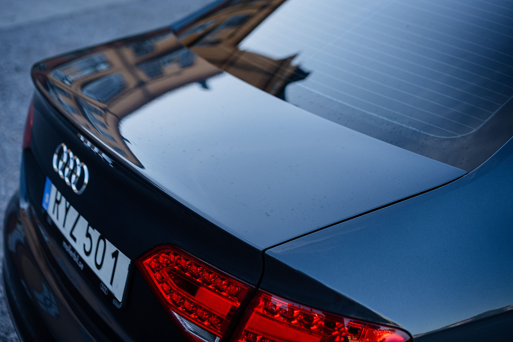 Exterior image of 2011 Audi S4 (16)