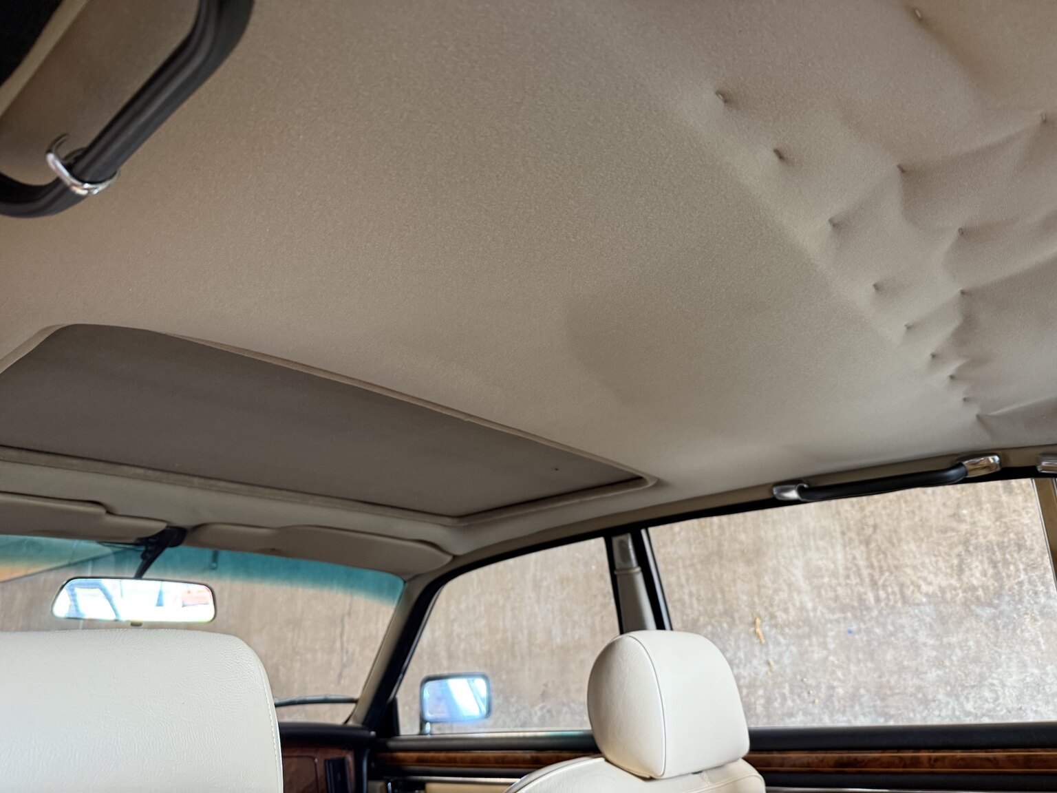 Innenraumfoto von 1990 Jaguar Daimler Double six