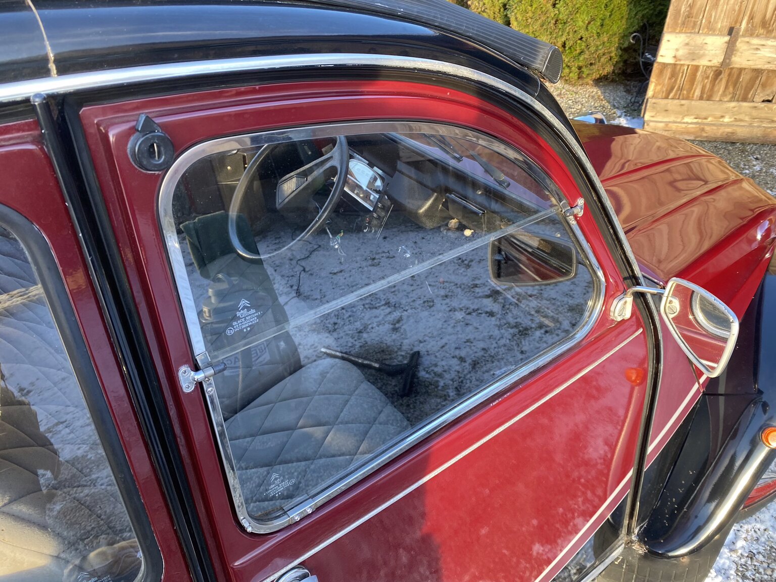 Exterior image of 1986 Citroën 2CV6 Charleston