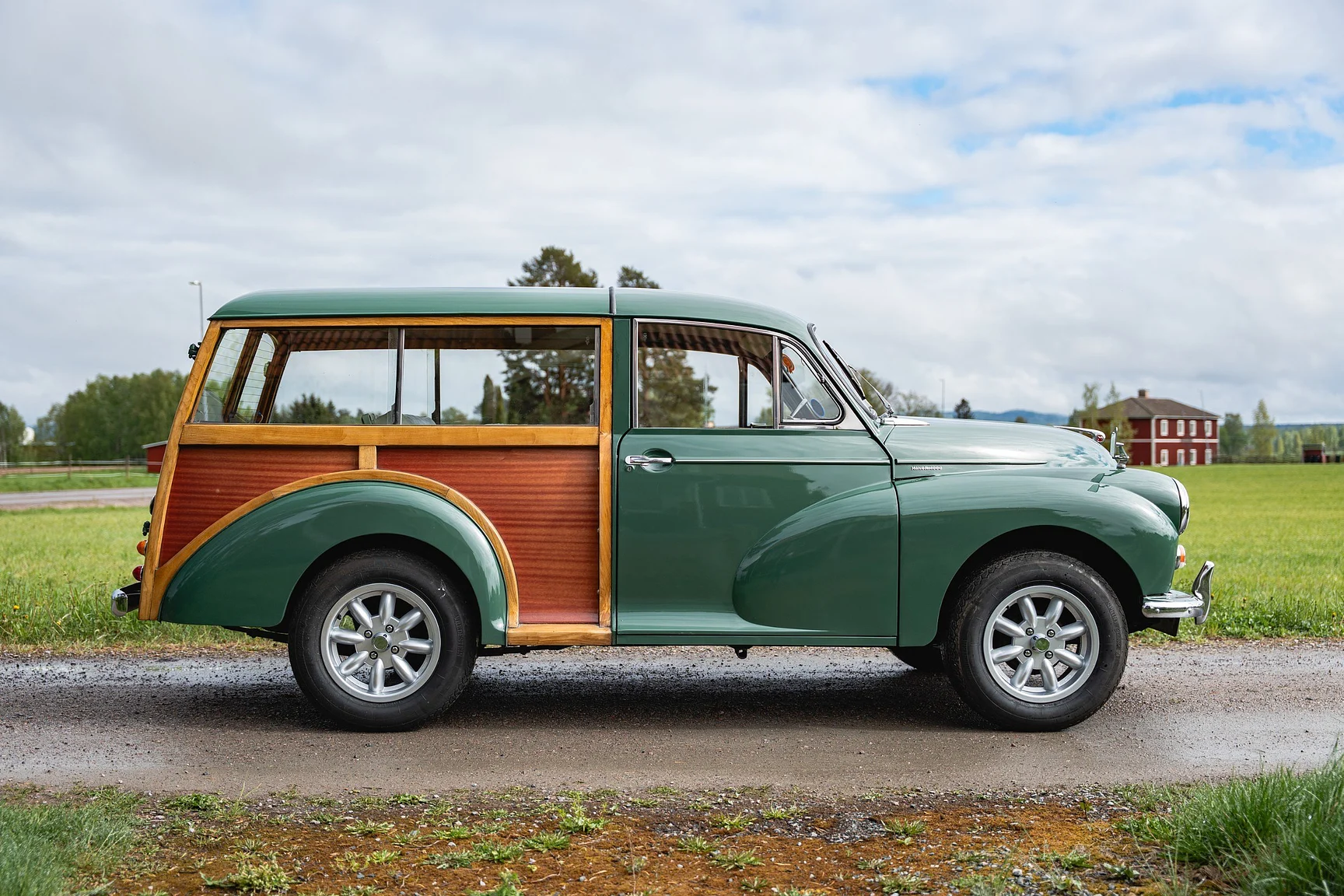 Exteriörbild på 1968 Morris Minor Traveller (2)