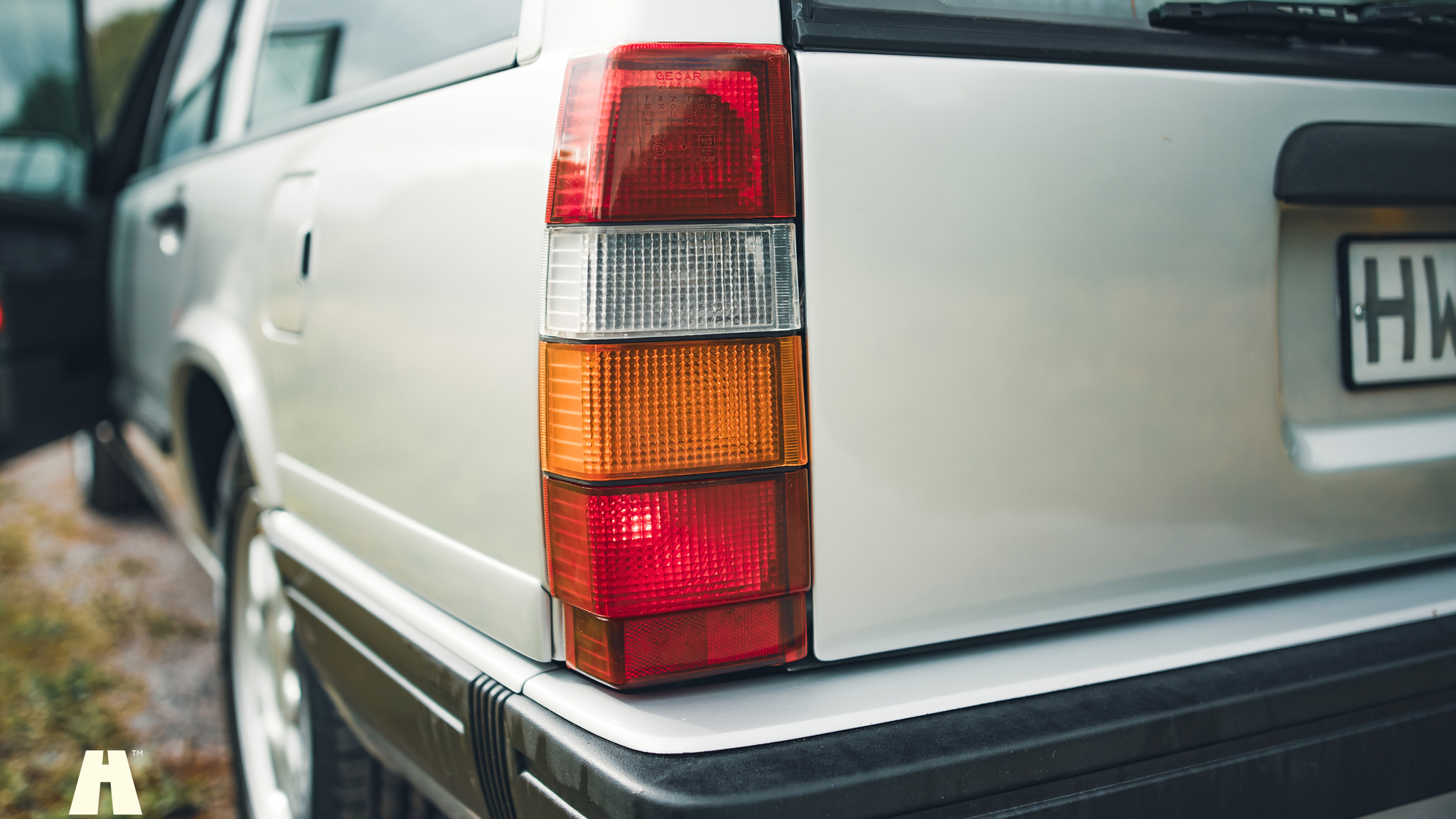 Exterior image of 1997 Volvo 945 