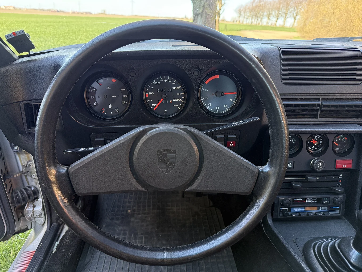 Interior image of 1979 Porsche 924  (14)