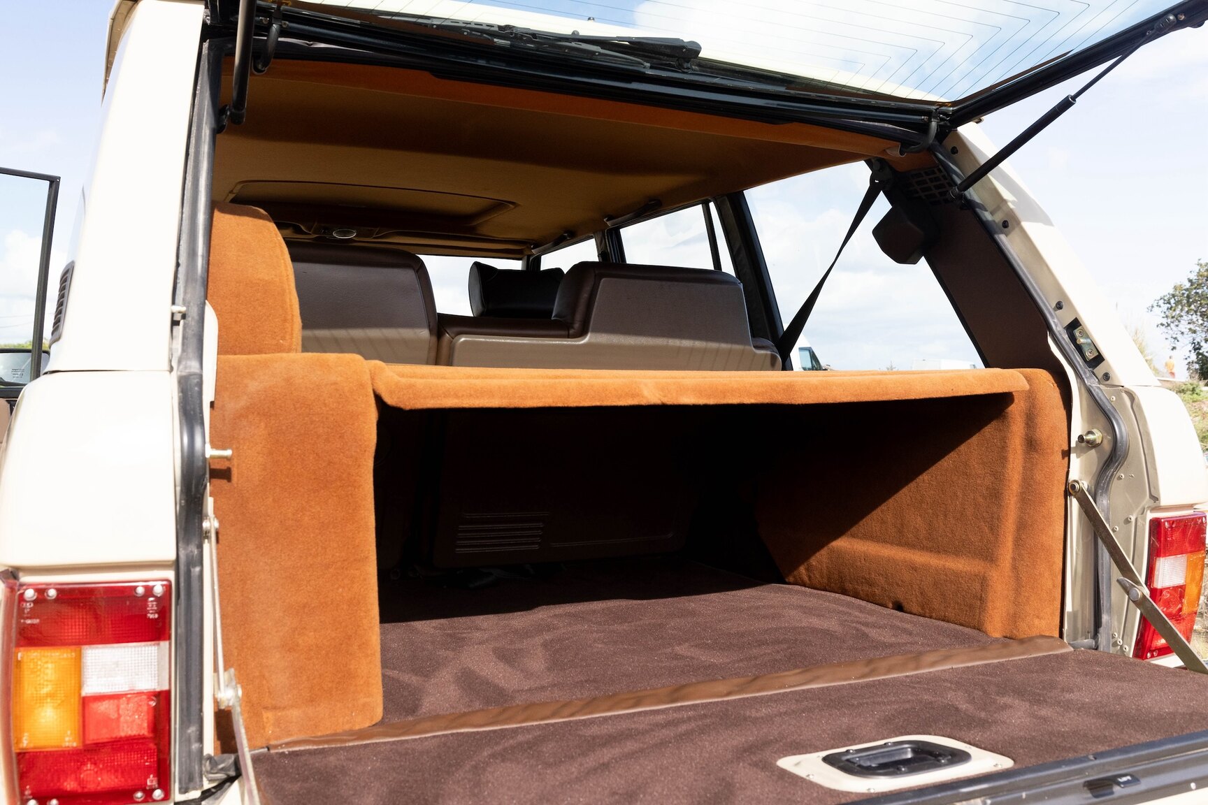 Innenraumfoto von 1991 Range Rover Restomod