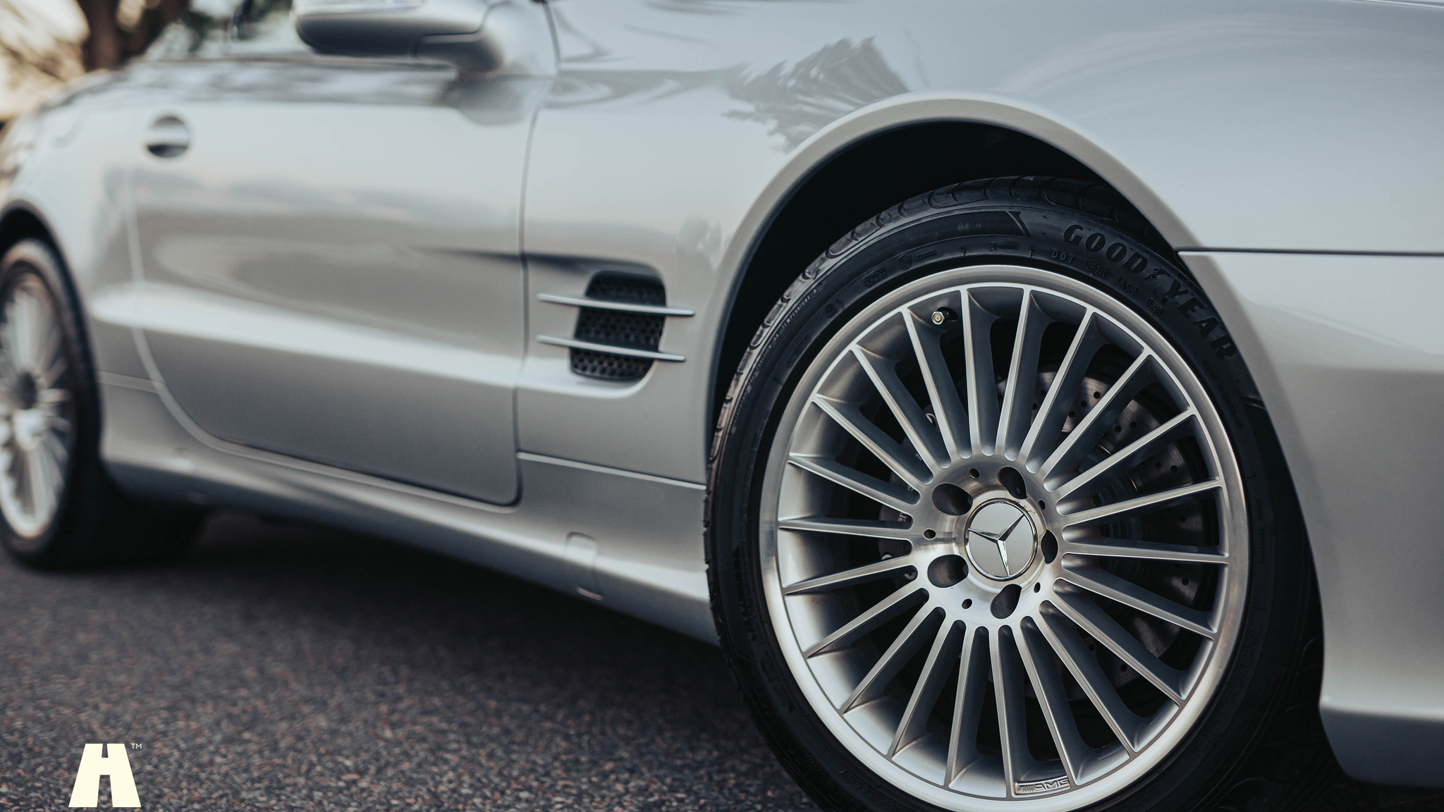 Exterior image of 2006 Mercedes Benz SL350 (66)