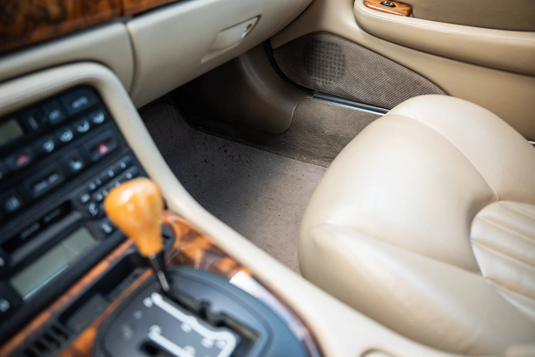 Innenraumfoto von 1999 Jaguar XKR - NO RESERVE (42)