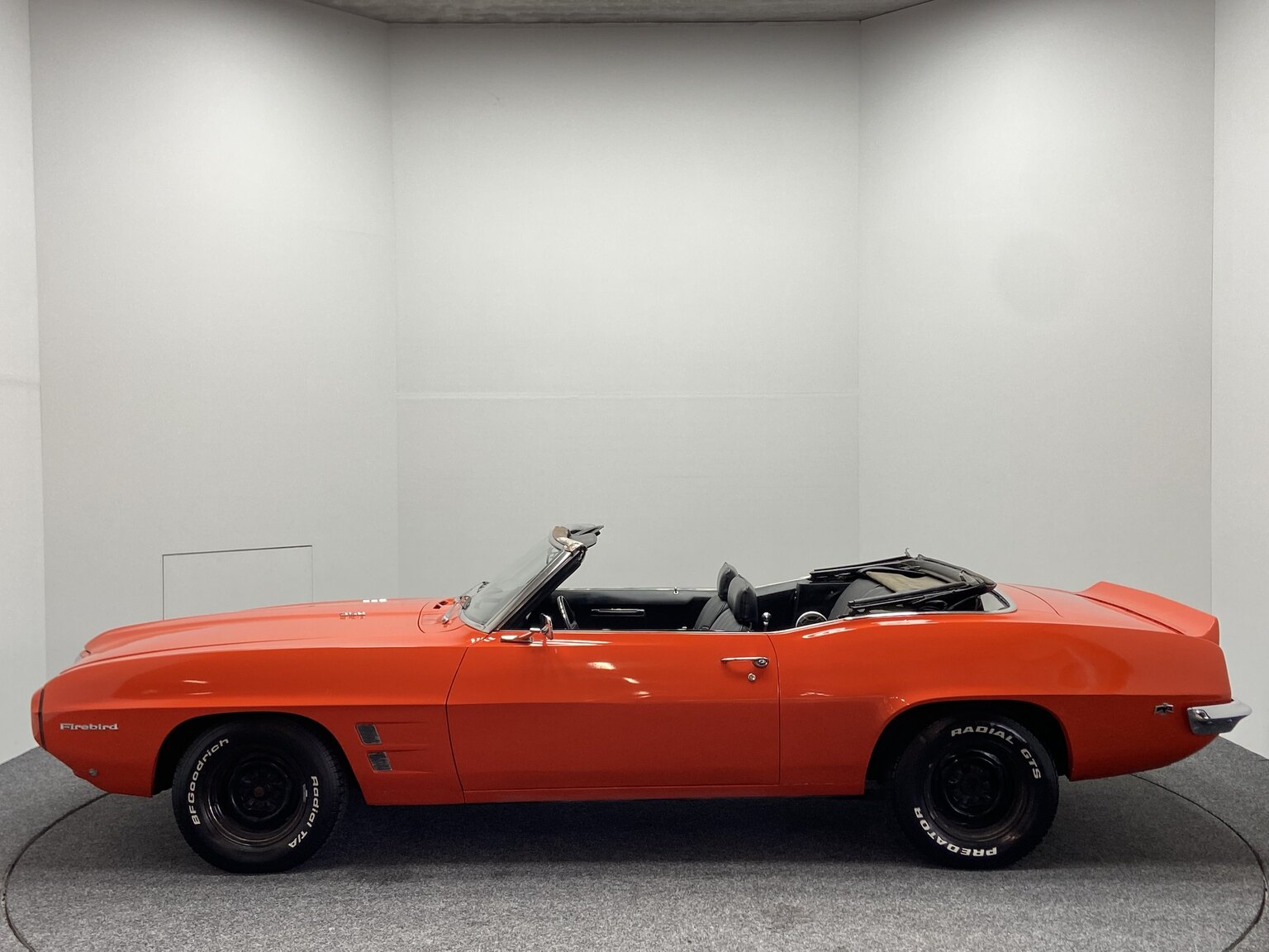 Exteriörbild på 1969 Pontiac Firebird