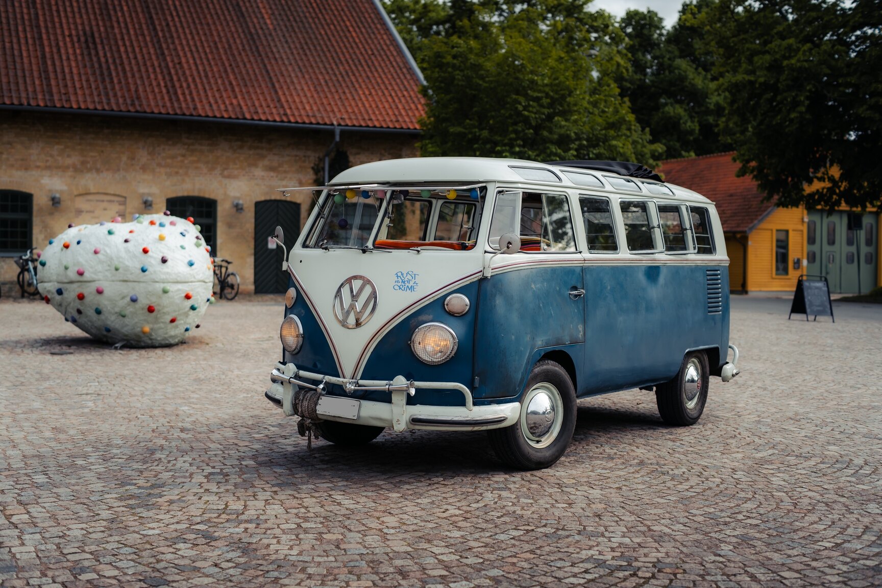 Aussenfoto 1964 Volkswagen Kleinbus Transporter 1500 Deluxe “21-fönsters Samba”