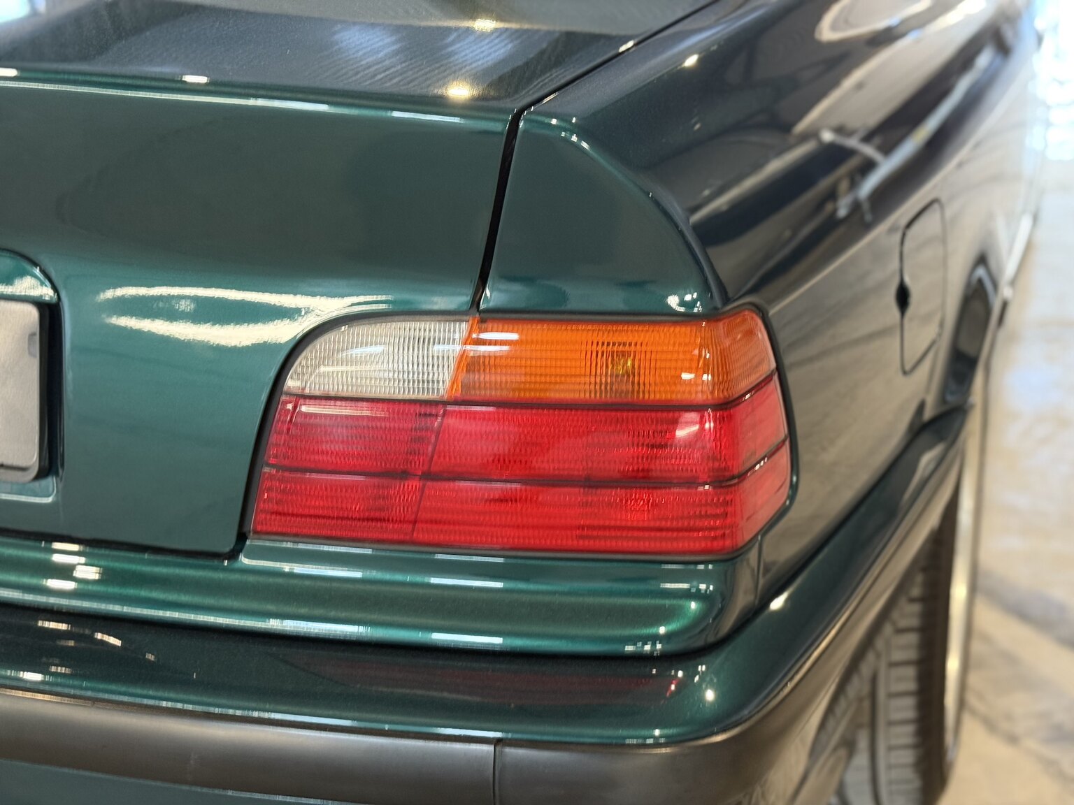 Exteriörbild på 1995 BMW 325i Coupé AVUS Edition "No Reserve Auction"