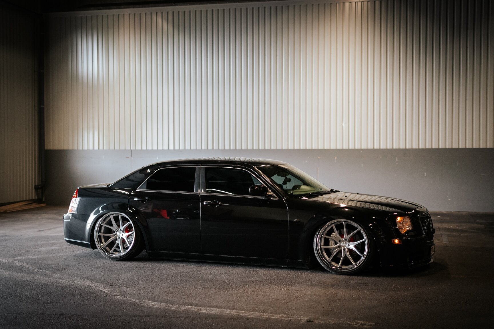 Exteriörbild på 2006 Chrysler 300C SRT-8 (8)