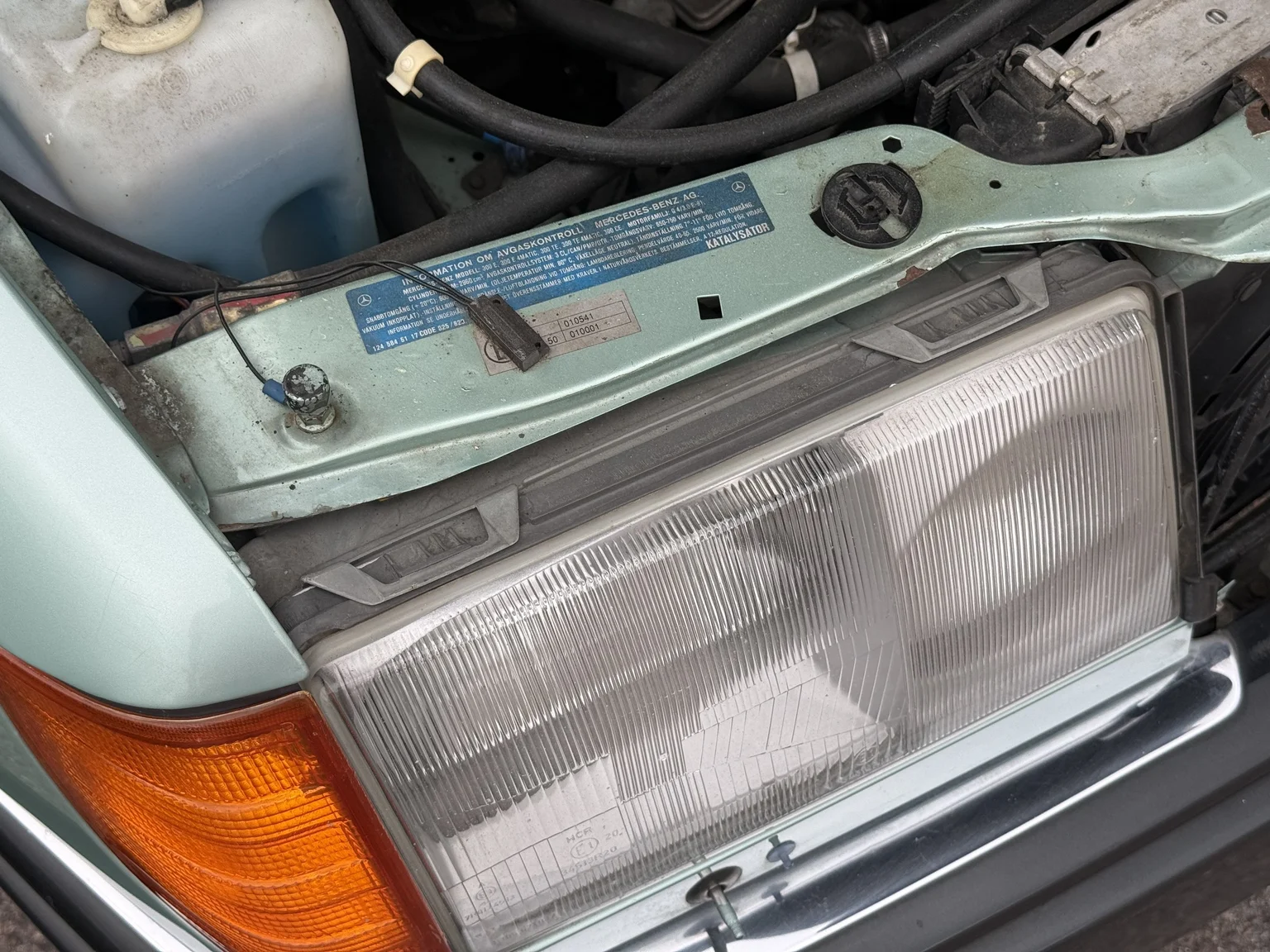 Image of 1991 Mercedes-Benz 300 E 4MATIC mechanics (6)