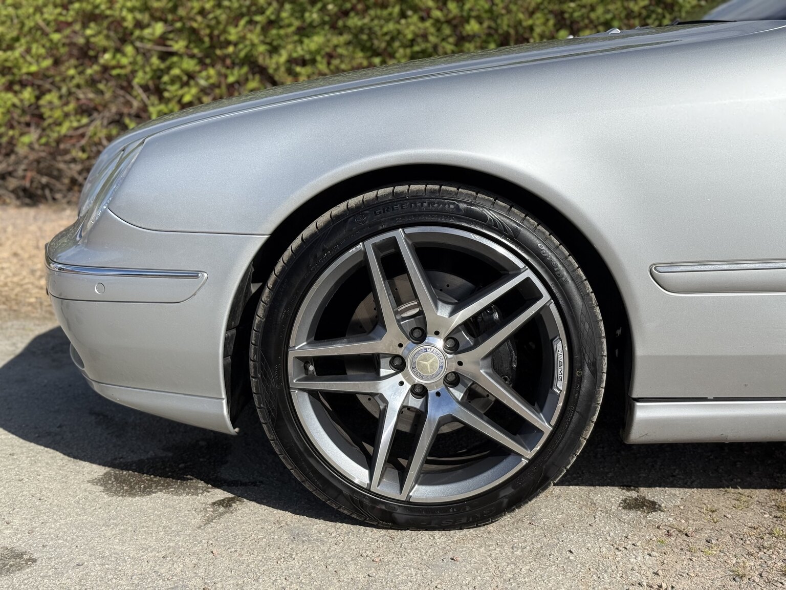 Exterior image of 2000 Mercedes-Benz CL 500