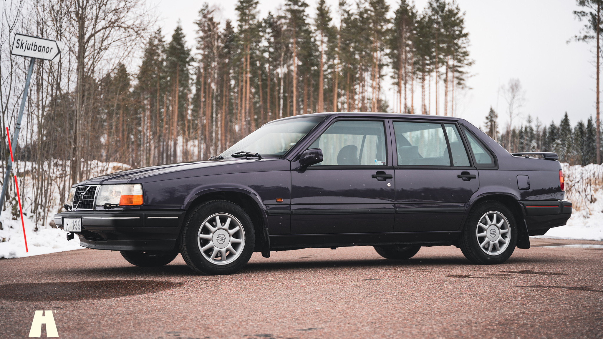 Exterior image of 1995 Volvo 940 SE