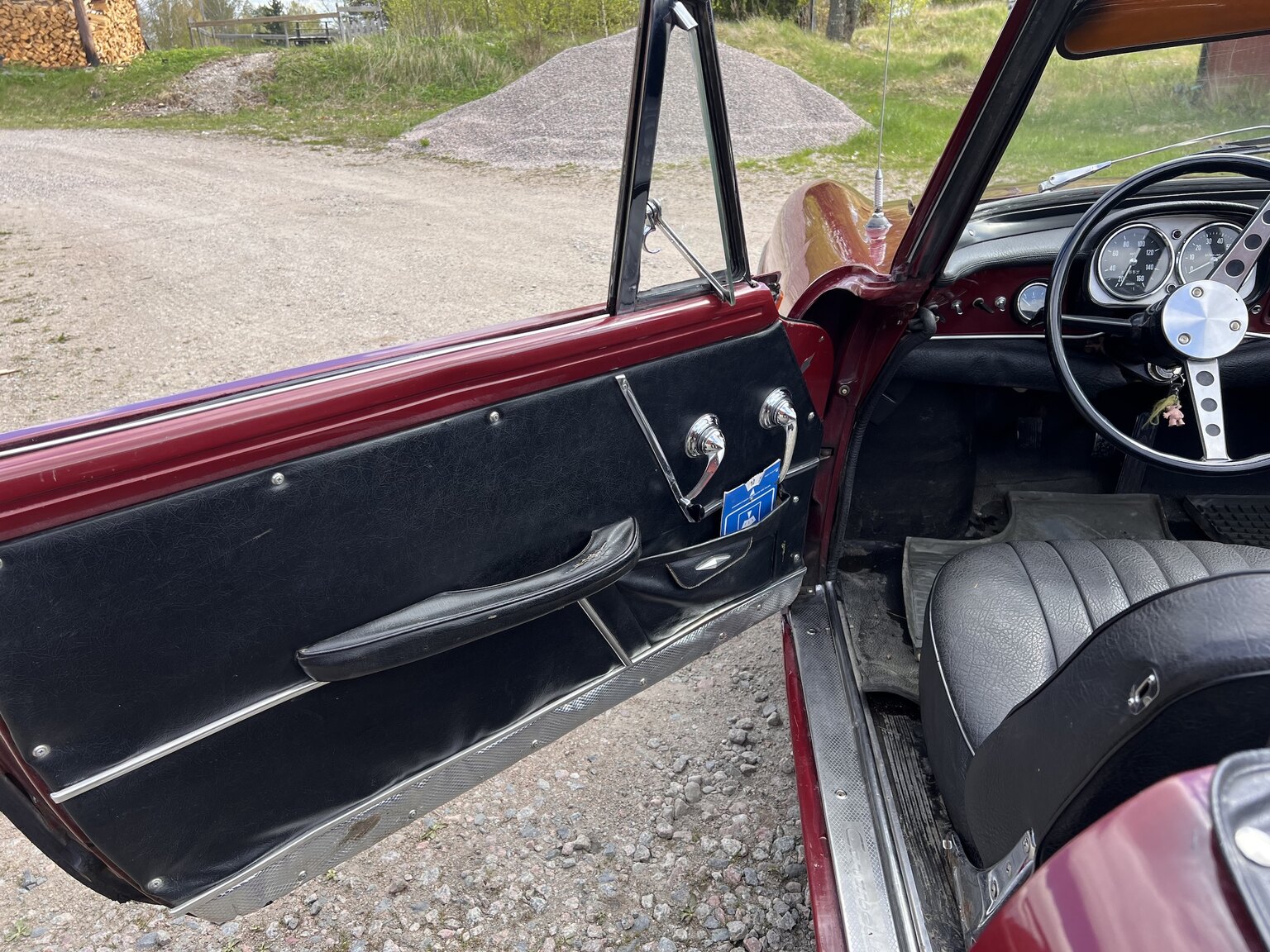 Interior image of 1967 Renault Caravelle Coupé