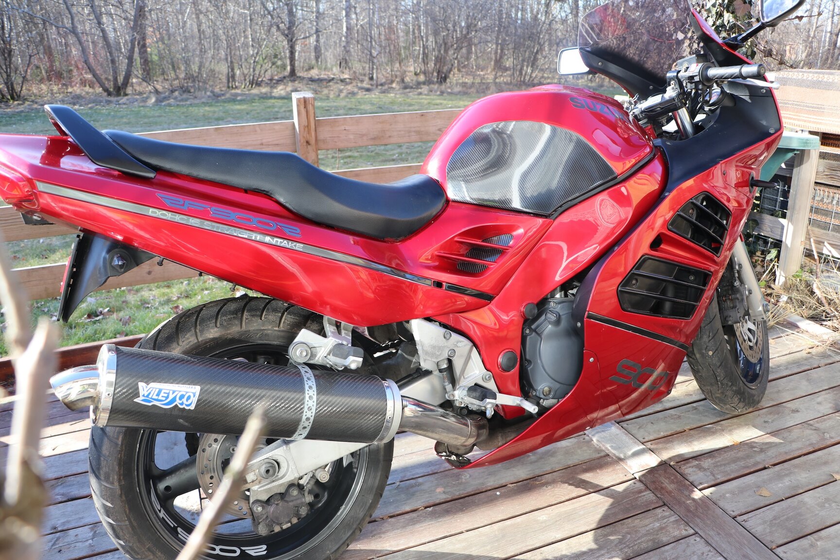 Exteriörbild på 1995 SUZUKI RF 900R