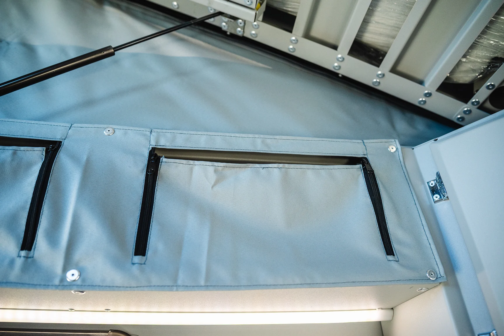 Interior image of 2025 Northea Trailer Expedition Crawler 458i Offgrid-Camper (27)