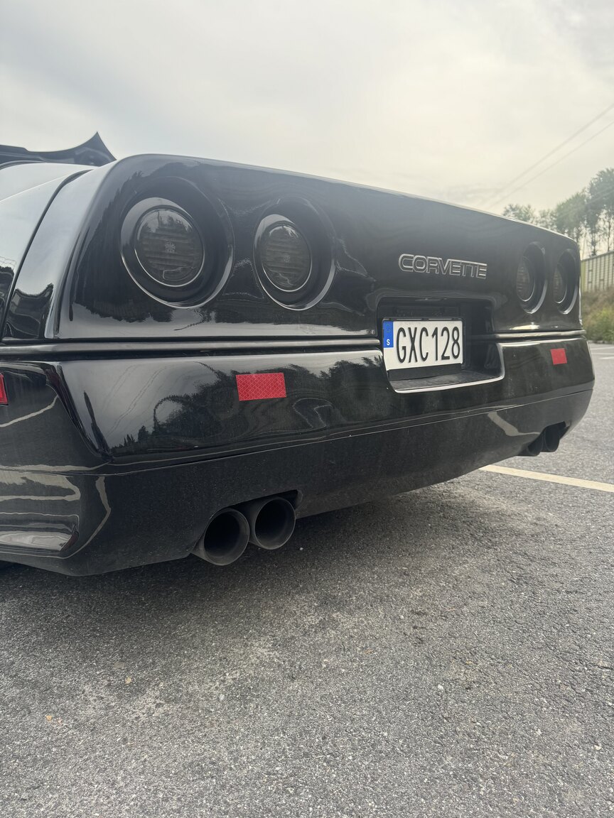 Exterior image of 1989 Chevrolet Corvette 
