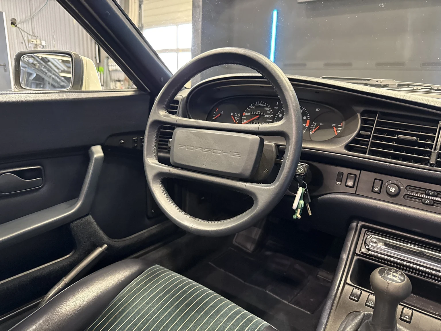 Interior image of 1989 Porsche 944 2.7 (55)