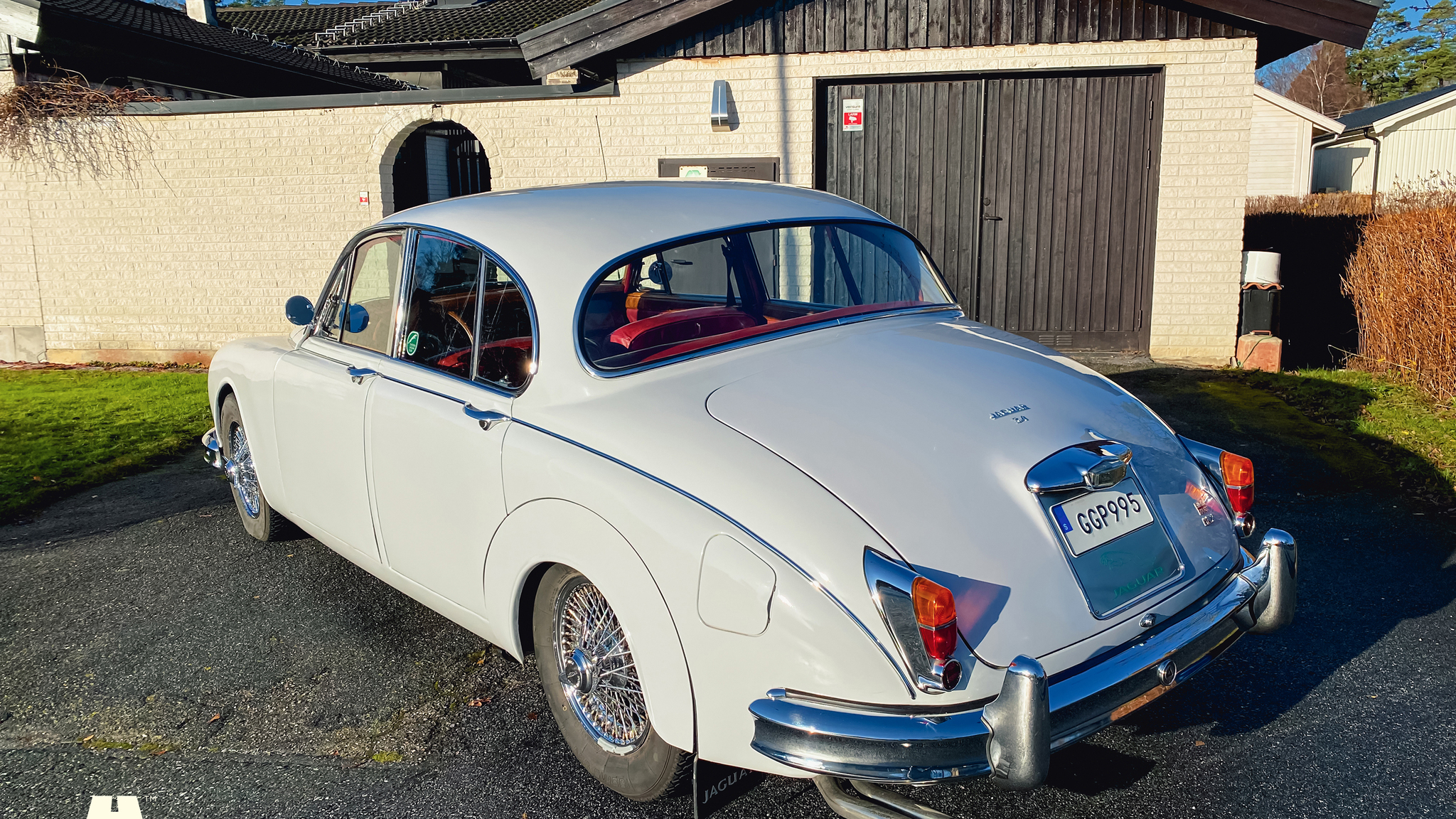 Exterior image of 1961 Jaguar Mark 2