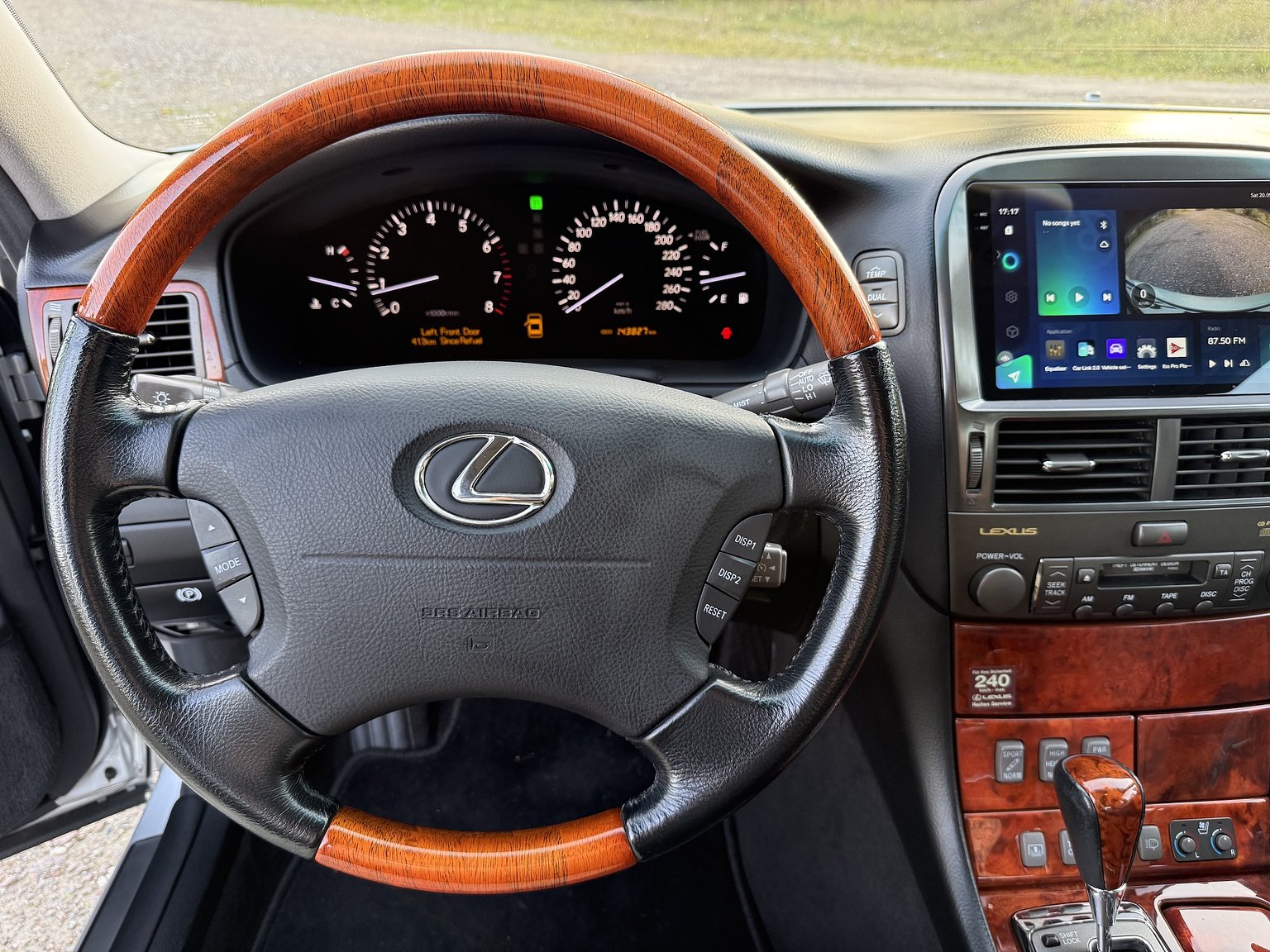 Interior image of 2005 Lexus LS 430 4.3 V8