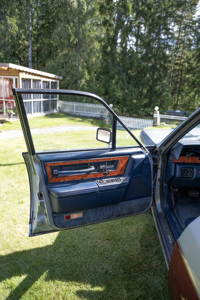 Interiörbild 1985 Lincoln Continental 5.0 V8 EFI