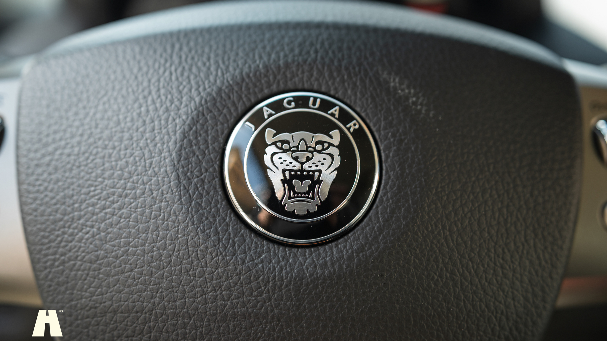 Interior image of 2008 Jaguar XKR (49)