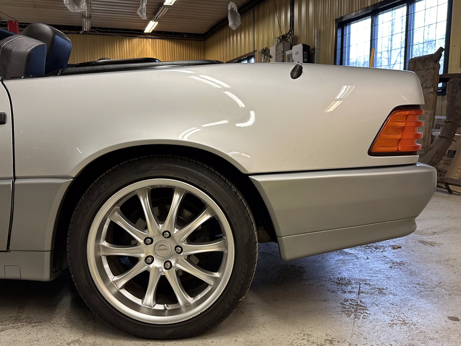 Exterior image of 1993 Mercedes-Benz SL 320