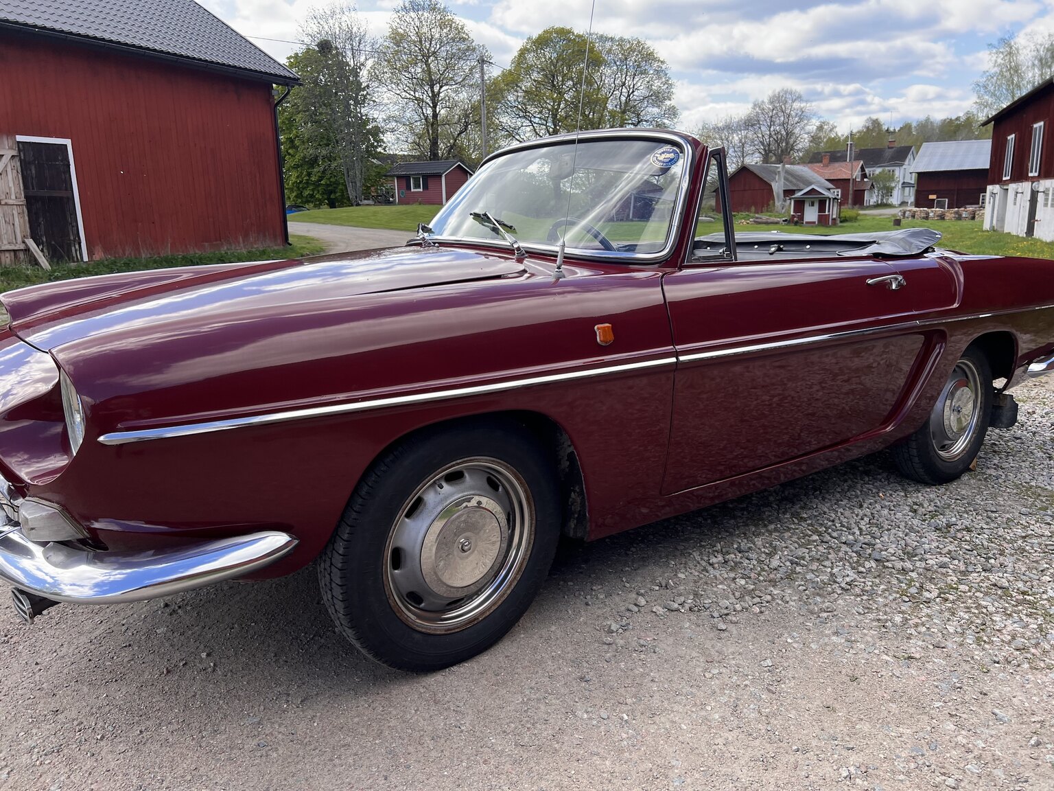 Exterior image of 1967 Renault Caravelle Coupé