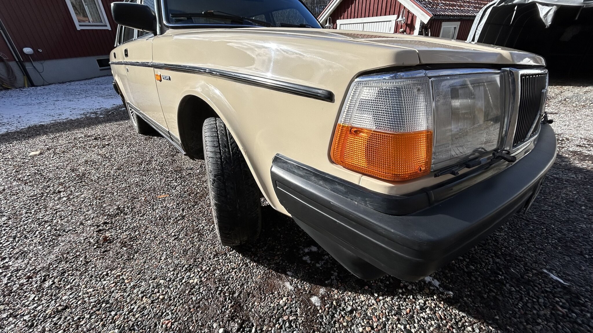 Exterior image of 1987 Volvo 244